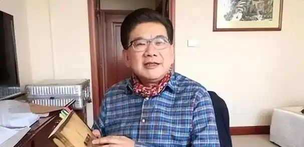 从上海第一主持人沦为过街老鼠曹可凡为何走到这一步