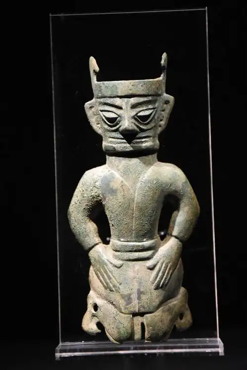 三星堆青铜跪姿人像