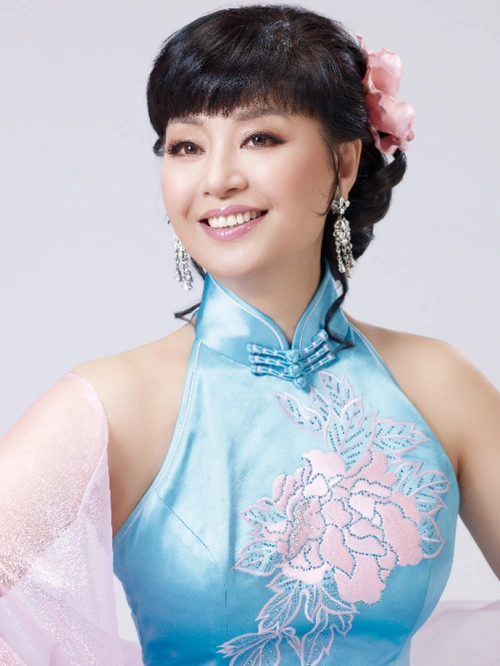 殷秀梅再来鞍献艺千山梨花节开幕式