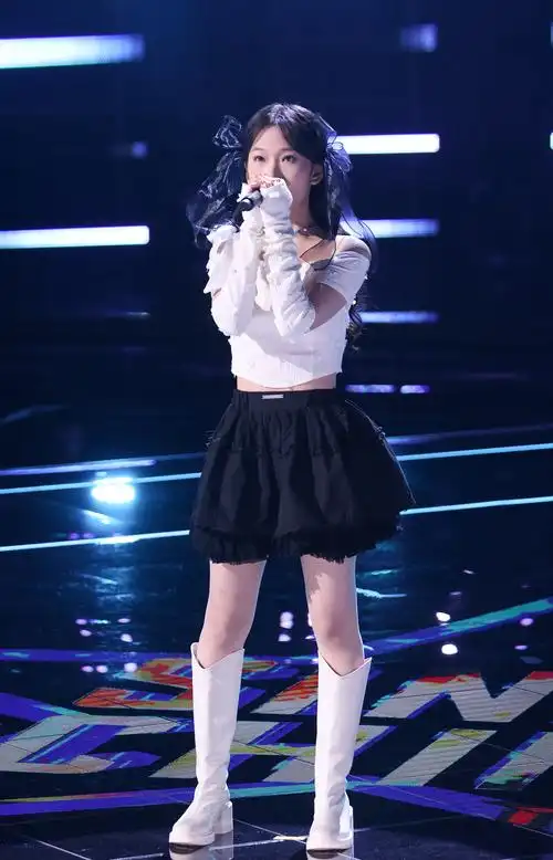 女,山东人,毕业于中国传媒大学,《中国好声音2022》学员