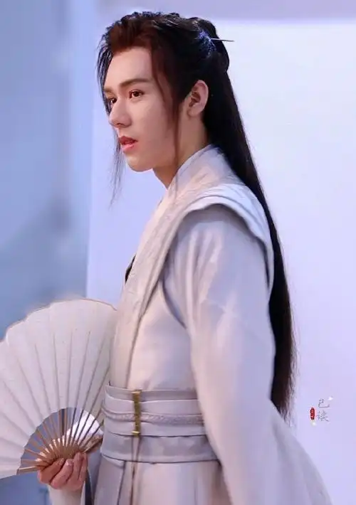 先分享一组白衣温#龚俊温客行#@龚俊simon