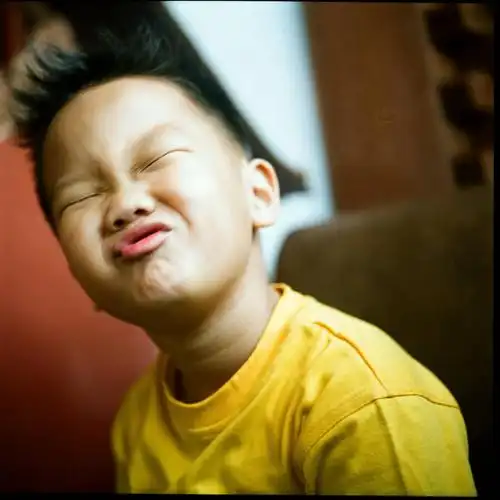 纯洁,印度尼西亚,仅一个男性,仅一个人,休闲装,小孩,仅一个小孩,撅嘴