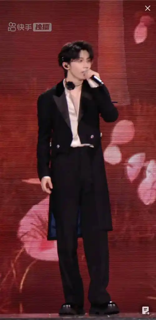 马嘉祺黑玫瑰##马嘉祺solo舞台深v西装