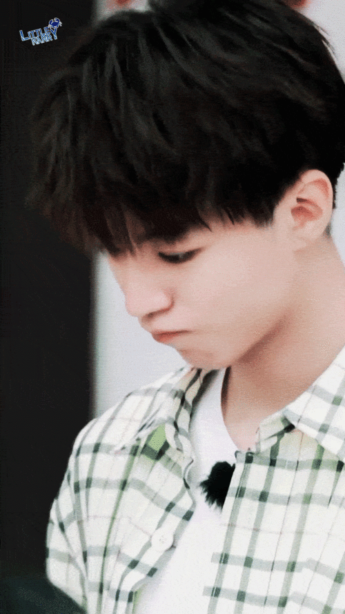 王俊凯嘟嘴合集,看上去很好亲