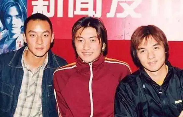 谢霆锋晒与吴彦祖合照20年完全没变网友男神都不会变老的吗