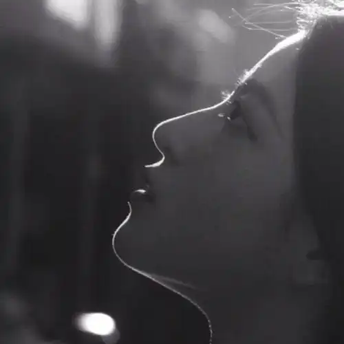 女生头像伤感唯美黑白图片遇见最美的自己