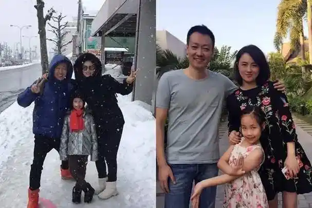 如今的辛柏青,朱媛媛一家三口美满幸福,两人从校园到婚纱已经近30年了