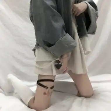 由美头网整理发布,女生头像频道提供更多与腿部,部位,腿控相关的头像