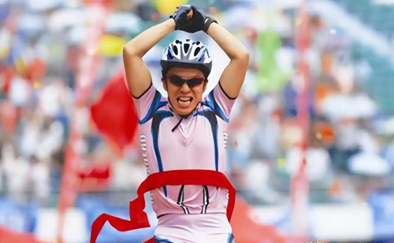 《疯狂的赛车》:动作喜剧电影中的情节与主题分析