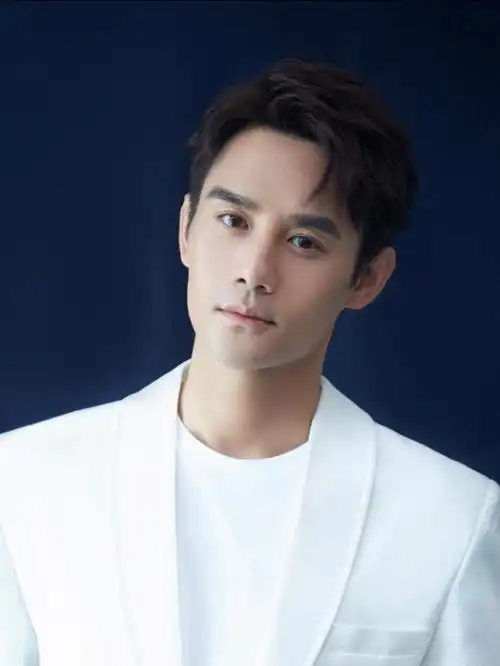 p>王凯,1982年8月18日出生于湖北省武汉市,中国内地影视男演员,流行