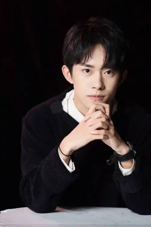 易烊千玺高颜值手控福利绝美双手谁不想握