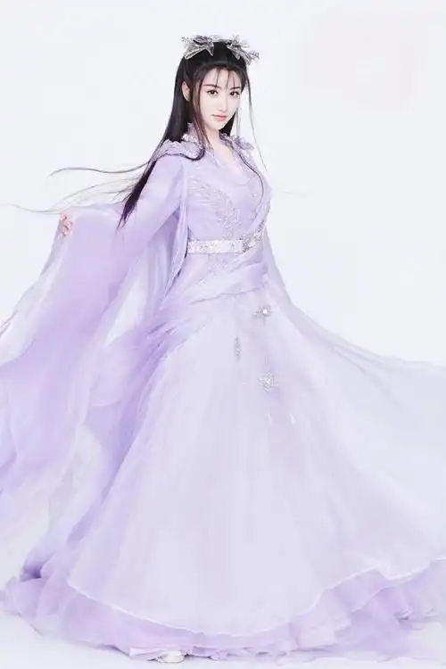古装剧里的景甜,白色劲装英姿飒爽 紫色纱裙甜美可人!网友:都美