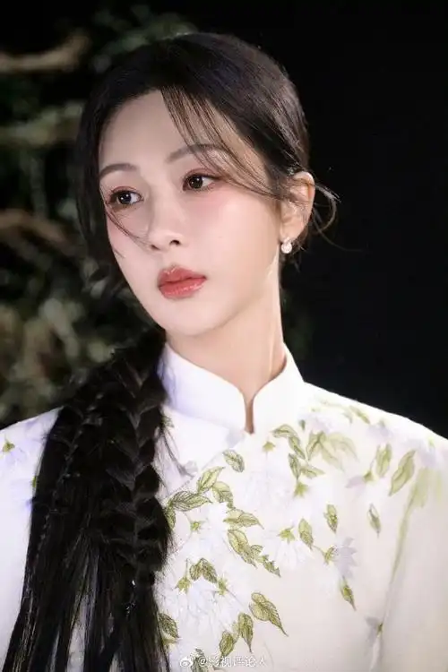 #杨紫疑似拍戏受伤#