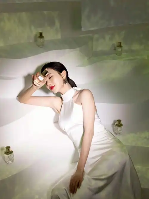 王菲菲带你探索光的味道