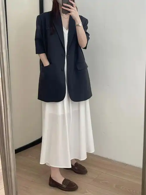 天气回暖!春夏酷酷的西装配白裙子!