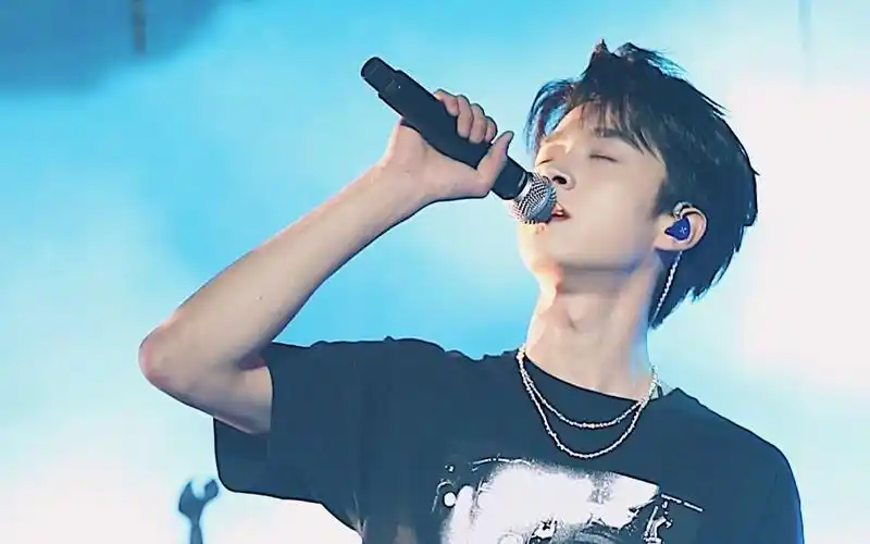 张嘉元原创单曲《清醒时在做梦中》4k正面高清直拍,全新编曲版本