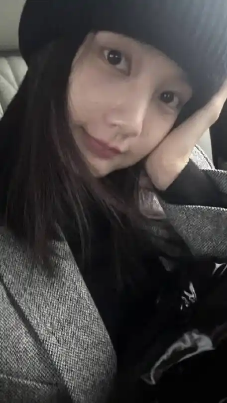 #李一桐素颜营业图##李一桐下次发自拍是四年后#