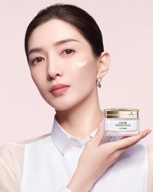 江疏影全新dior迪奥中国护肤及香氛大使