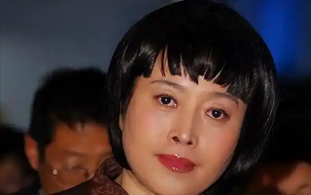 两段婚姻伤人伤己,如今信佛养老 孙红雷老婆 丁嘉丽