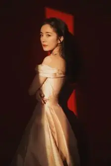 杨幂2018芭莎明星慈善夜