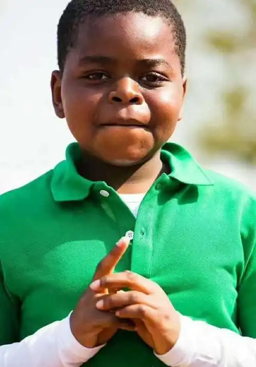 有网友爆料:在2014年南京金陵小学青奥会开幕式,非洲小黑胖子还是