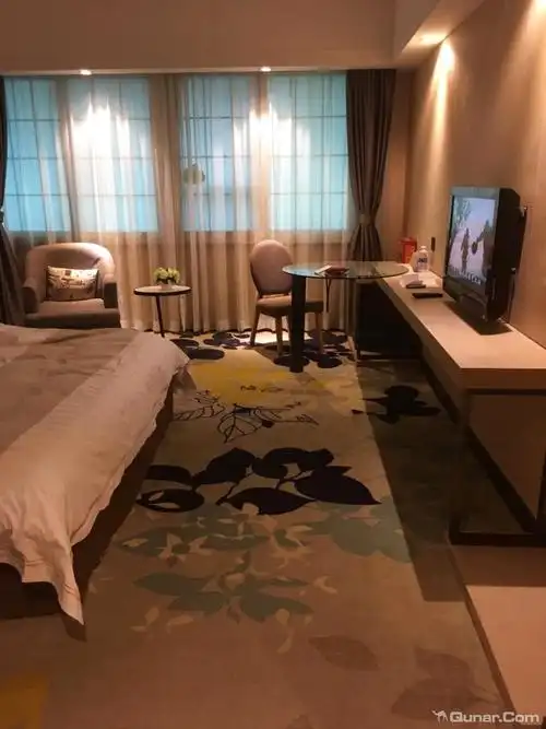 就只好找了金光华附近最近的凯利宾馆