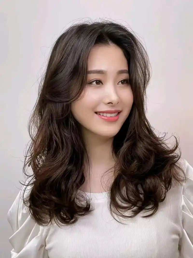 纹理烫露耳短发,修颜锁骨发,时尚长卷发,你最喜欢哪一种