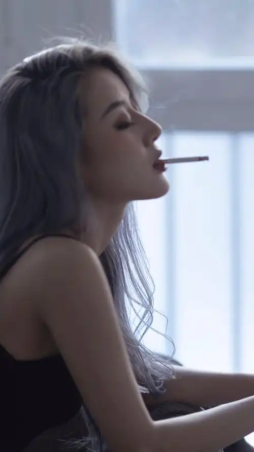 性感撩人的吊带黑裙御姐写真-美女壁纸 - 壁纸之家