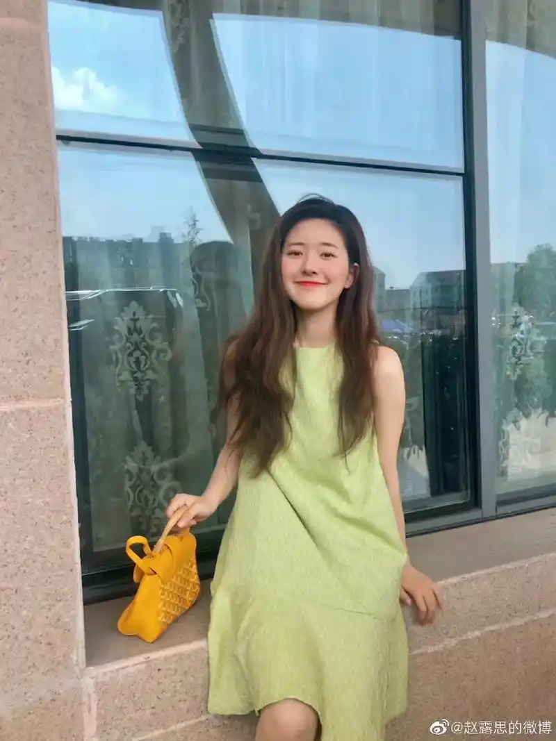 赵露思好美(照片是在赵露思的微博里保存下来的).我这个号是粉 - 抖音