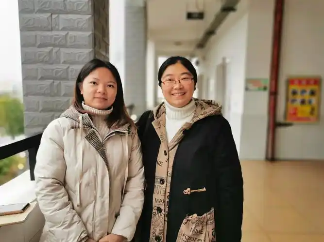 甜甜老师和杨老师合影