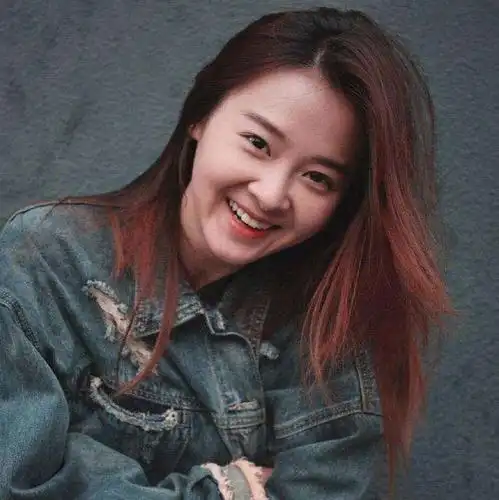 释小龙的现任女朋友杨晓丽,为什么那么低调?-剧情奥秘