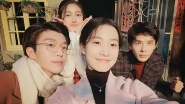 《小巷人家》首播将至,范丞丞与关晓彤的兄妹情缘再现