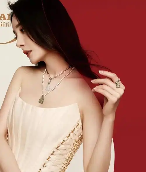 杨幂穿吊带抹胸裙秀细腰,千娇百媚,魅惑撩人!_高清图集_新浪网