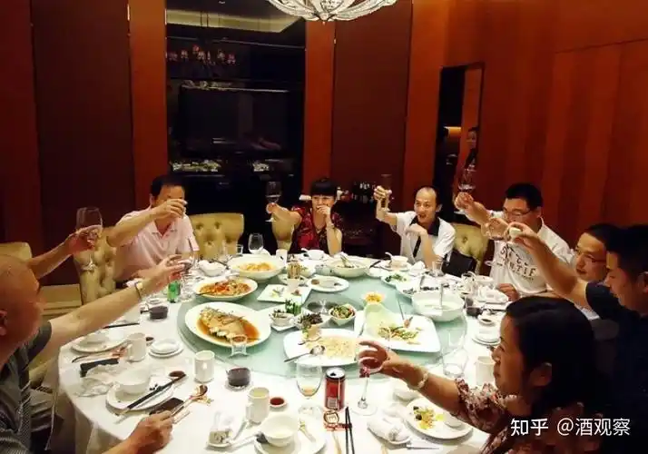 去饭店喝酒为啥自带酒水的人变多了网友并非我贪小便宜