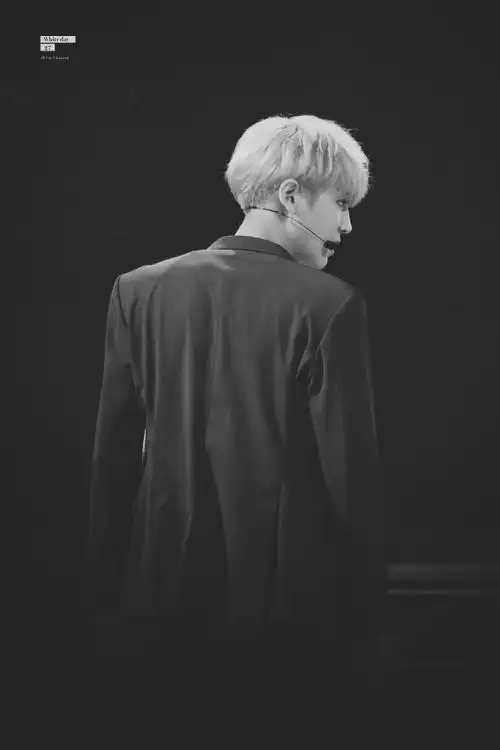 ulyze-13背影朴灿烈 chanyeol