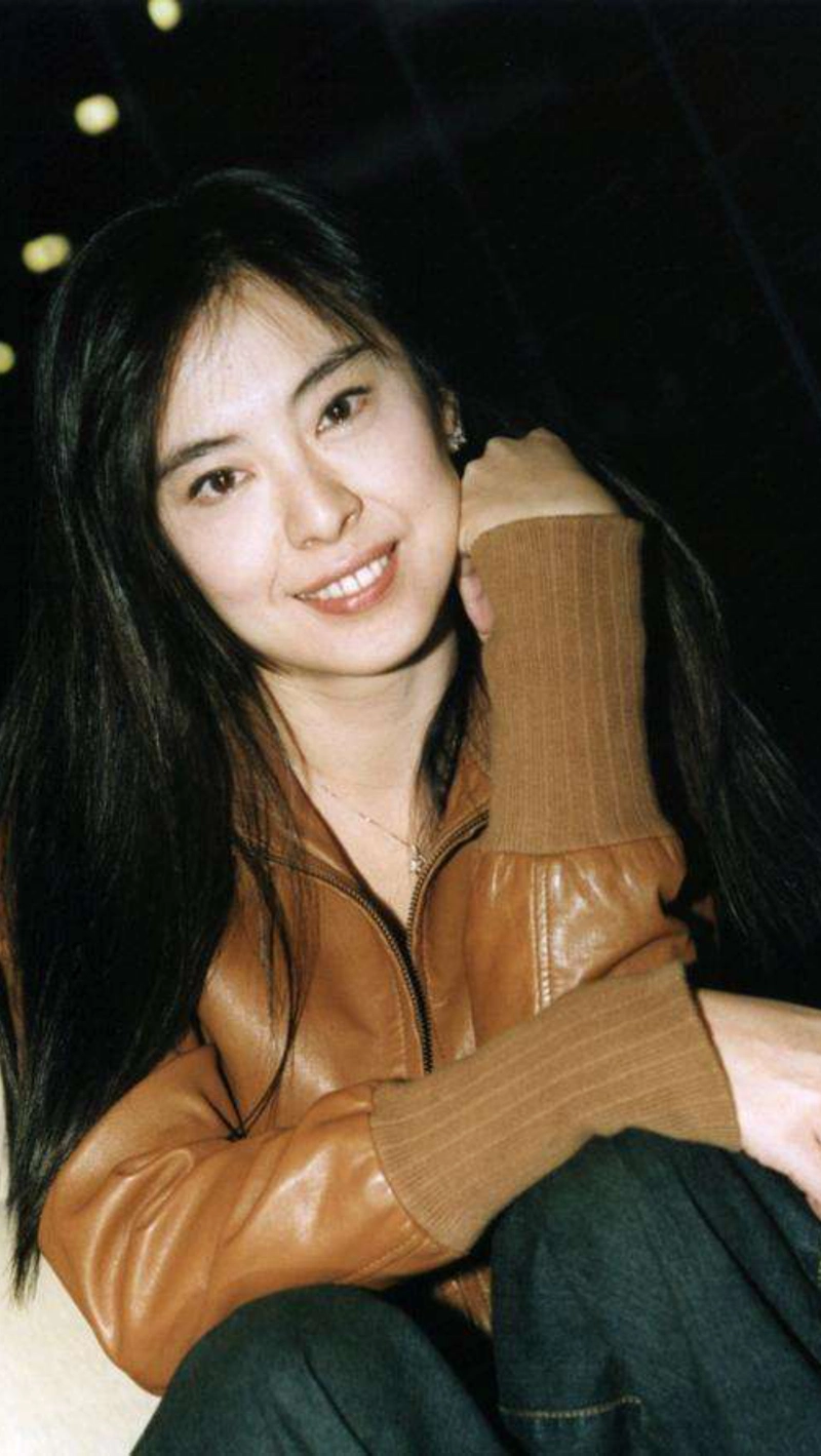 王祖贤时尚唯美写真照,一颦一笑撩动人心