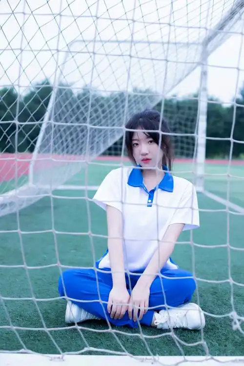 来做校园的女主角校服写真就是最青春的