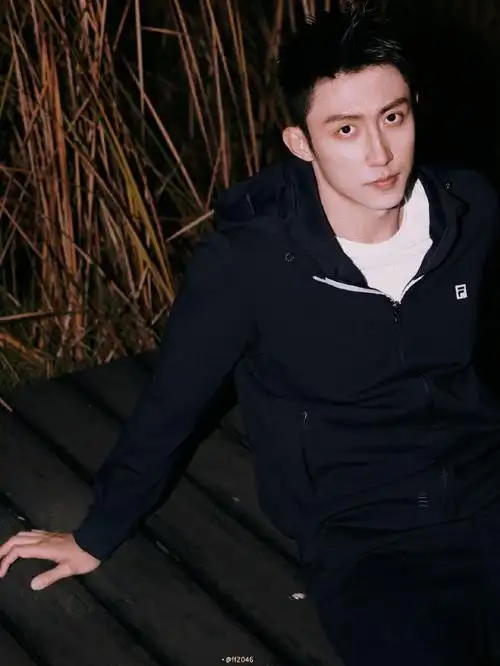 黄景瑜近期状态##黄景瑜暮色芦苇大片