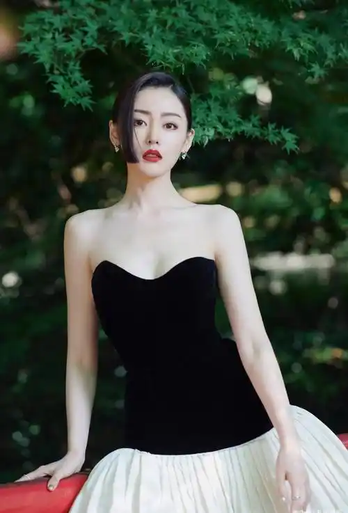 90后张天爱,饱满有料火辣性感!_身材_演技_外貌