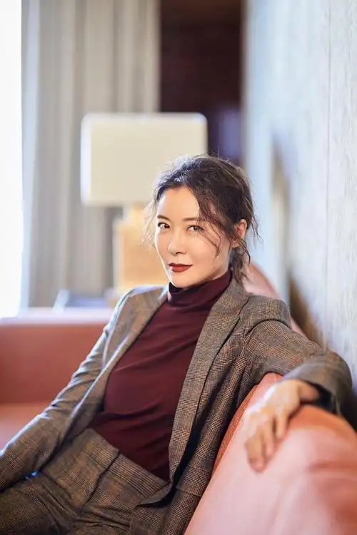 回顾柯蓝年少成名23岁年薪百万感情生活从不间断今依然单身