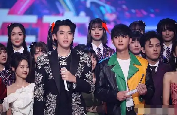 吴亦凡和曾经的好兄弟黄子韬的亲密合照