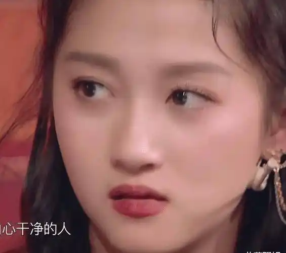 原创关晓彤得罪后期了哭到脱妆突然被切近景眼神的慌乱挡不住