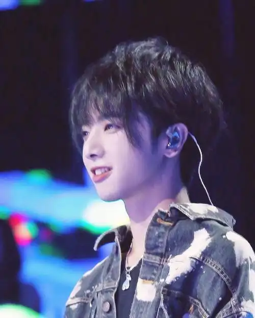 华晨宇寸头自拍#既然寸头十爷回来了,那是不是所有的发型又能轮回