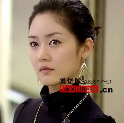 成宥利雪之女王发型怎样(3)