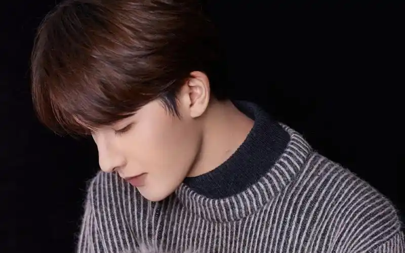 朱正廷帅气写真图片桌面壁纸