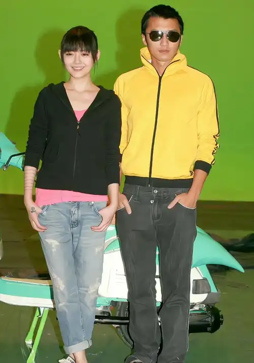 5的谢霆锋站在身高163的大s旁边,他才显得很高大_帅哥_个子_汪小菲