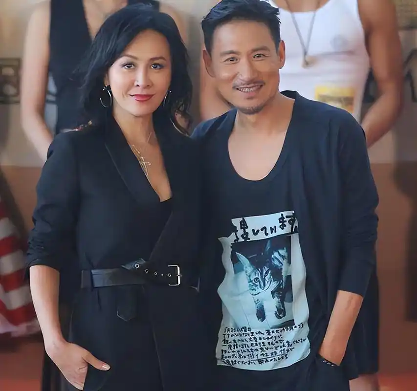 刘嘉玲与张学友合唱被指不适合唱歌,家中藏品众多,皇冠价值千万