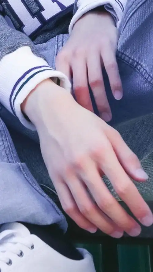 有一种手,叫王一博的手!