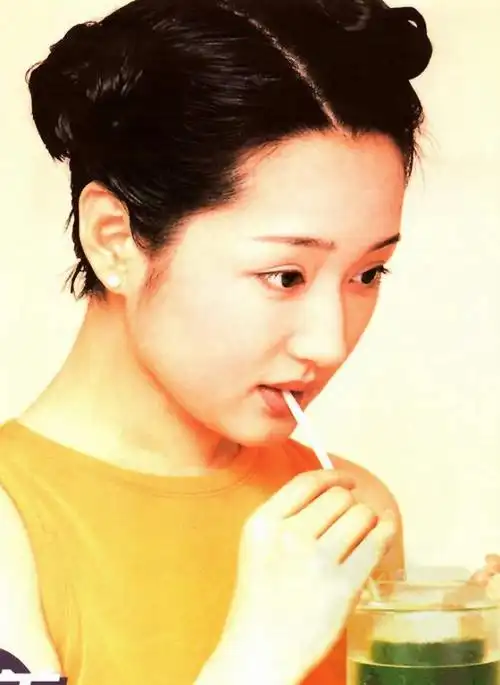 杨钰莹年轻时的照片看了杨钰莹年轻时照片