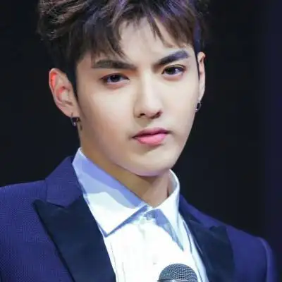 吴亦凡西装照 吴亦凡最帅正装头像图片 - 高清头像 - 潮人个性网